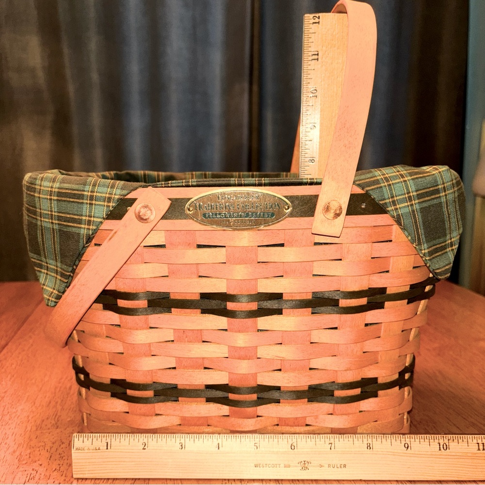 Longaberger Traditions Collection Fellowship Basket 1997 Edition - Picture 2 of 5